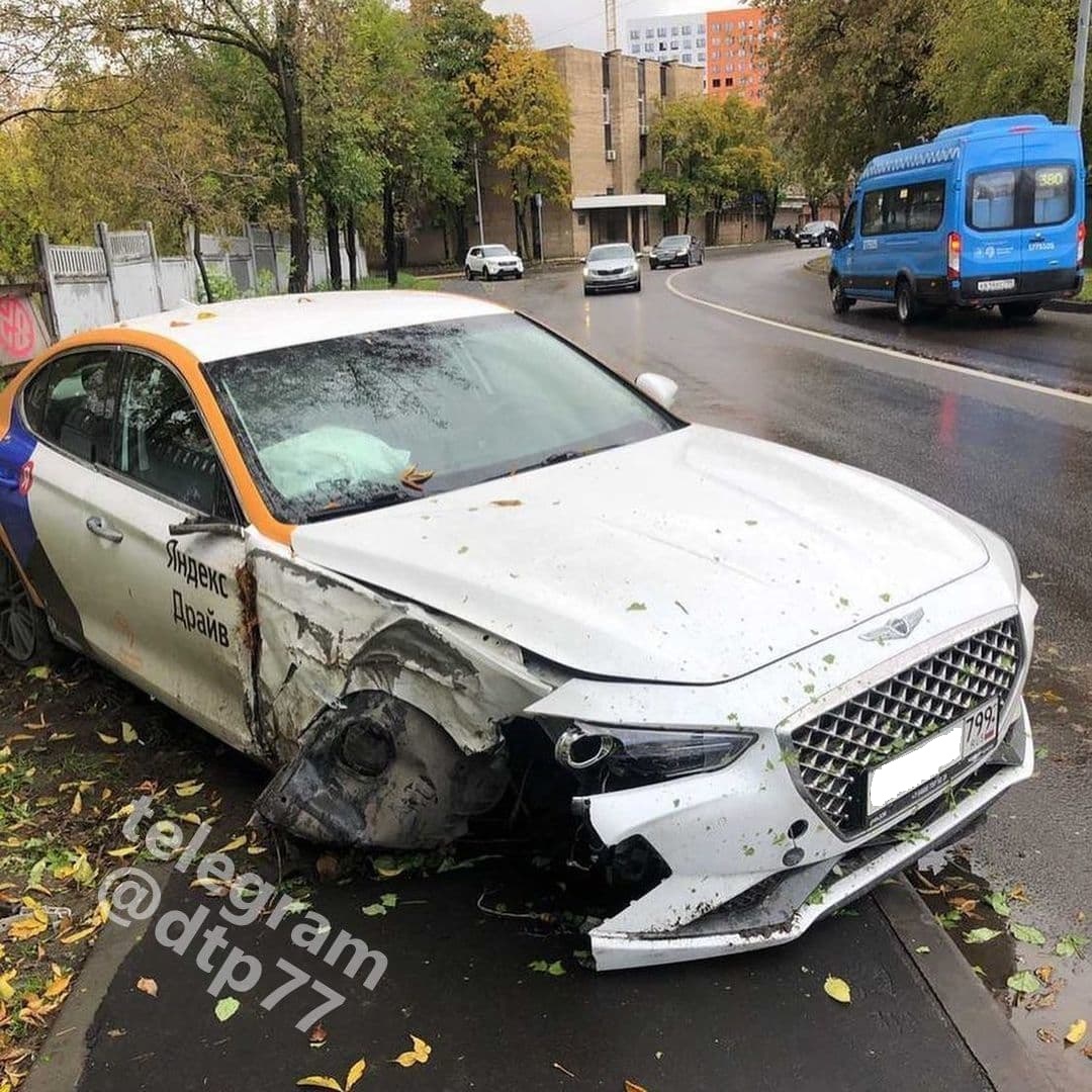 Водитель каршеринга лишился колеса на Кольской